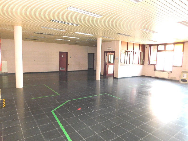 Kantoorruimte/mazijnruimte te huur - 340 m² - foto 3