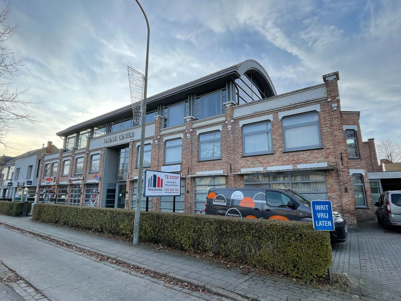 Projectgrond van +/- 3.915 m² met kantoorgebouw (+/- 2.182 m²) en woning - photo 3