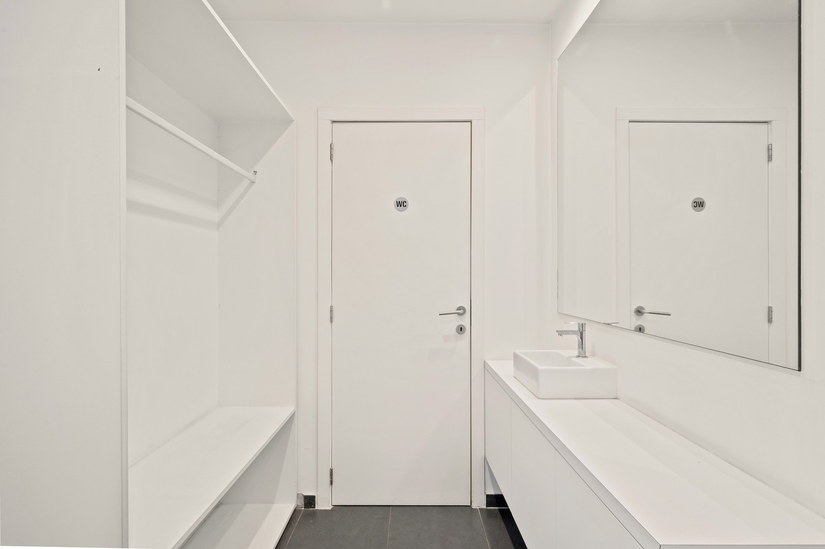 Handelsruimte met ruime woonst met enorme mogelijkheden op een centrale ligging in Harelbeke - foto 3