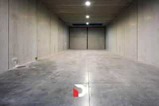 Deze recente KMO-Unit maakt deel uit van het zeer strategisch gelegen nieuwbouwproject "Baldr" in de Dirk Martensstraat te Sint-Andries (Brugge),...