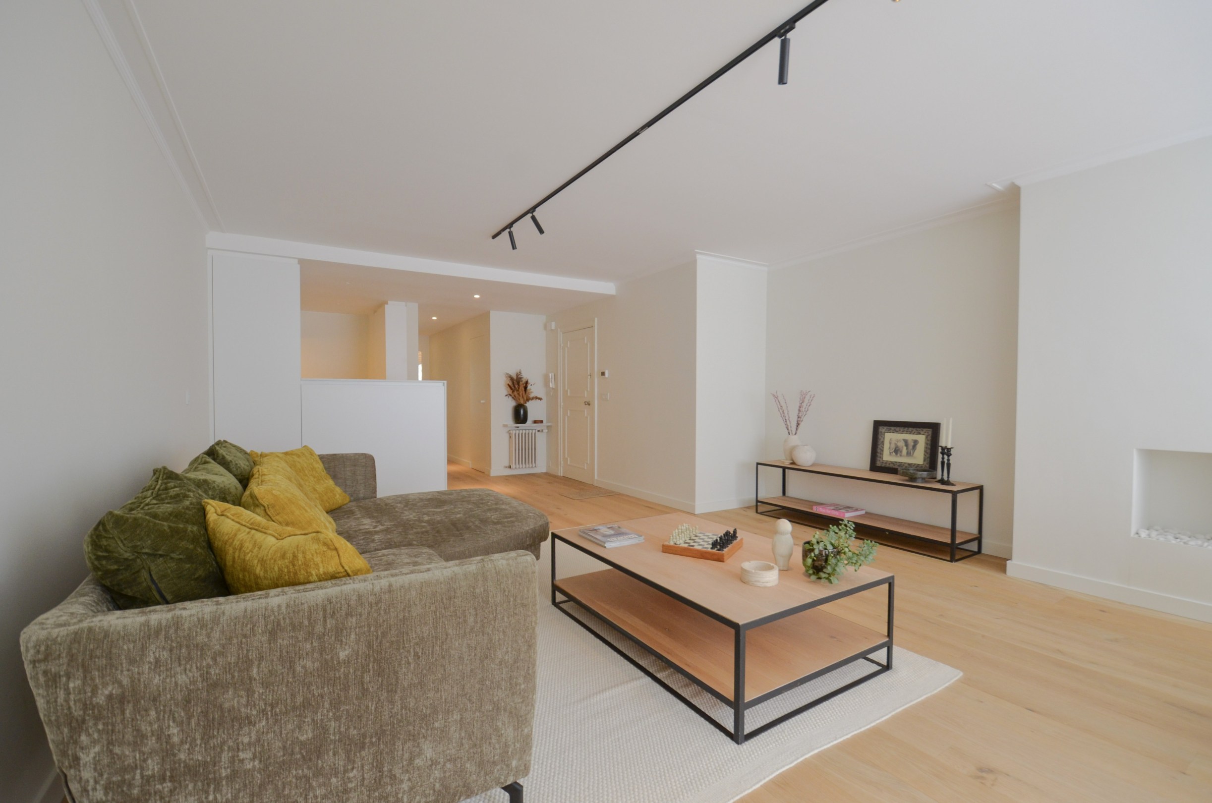 Stijlvol en volledig gerenoveerd appartement op wandelafstand van zee en het commerciële centrum. - foto 4