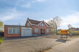 Deze open bebouwing in Holsbeek biedt een uitstekende kans voor wie op zoek is naar een woning die doorheen de jaren werd onderhouden en...
