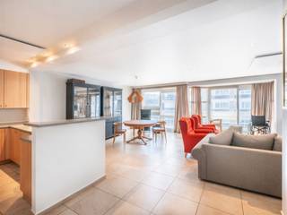 FIRST VIEWING ON SATURDAY 16/05/2026. REGISTER VIA OUR WEBSITE.Residential apartment (over 100m²) with west-facing living space in the center of...