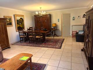 Ruim en lichtrijk 2-slaapkamerappartement met TERRAS en GARAGE op een residentiele ligging in de groene omgeving van het Park van Zuylen...