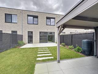 Deze nieuwbouwwoning (bouwjaar 2021) is gelegen in de groene Regatta-wijk te Antwerpen Linkeroever. Een perfecte ligging voor wie graag in een...