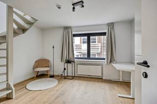 <span><span><strong>*Uniek investeringsvastgoed*</strong></span><br /><br />Aan de Stadsrand van de bruisende studentenstad Leuven namelijk op de hoek van de Naamsesteenweg met de Groenstraat kan je dit uniek opbrengstproject vinden. </span><span>Het pand is uiterst centraal gelegen, ideaal voor studenten zowel studerende in het centrum als de Campussen in Heverlee: Arenberg, UCLL, Sportkot... </span><span>Dit opbrengstpand </span><span>omvat 35 moderne entiteiten namelijk 31 kamers privatief sanitair en 4 studio's voorzien van al het nodige comfort en bemeubeling. </span><br /><br /><span>Alle entiteiten </span><span>kunnen indien gewenst voorzien worden van een verhuring.</span><span> Nettorendement 3,5%. Oplevering verbouwing start academiejaar 2024-2025.</span><br /><br /><span><strong>Wens je meer informatie? Dat kan ! Contacteer onze Expert Investeringsvastgoed: Jacky 0495 53 46 49 of jacky@connect-immo.be</strong></span><br /><br /><span>EPB Startverklaring!</span><br /><span>wg, gdv, gvkr, gvv</span>