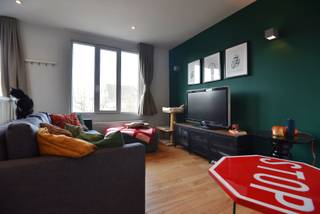 𝗧𝗼𝗽𝗴𝗲𝗹𝗲𝗴𝗲𝗻 𝘀𝘁𝗮𝗿𝘁𝗲𝗿𝘀𝘄𝗼𝗻𝗶𝗻𝗴 / 𝘀𝘁𝘂𝗱𝗲𝗻𝘁𝗲𝗻𝗵𝘂𝗶𝘀 met tal van mogelijkheden ! <br /><br />Indeling :<br />Gelijkvloers: <br />- inkom <br />- kelder onder trap<br />- slaapkamer 1<br />- slaapkamer 2<br />- badkamer 1 met douche, lavabomeubel en toilet <br />Verdiep 1:<br />- slaapkamer 3<br />- slaapkamer 4<br />- badkamer 2 met douche en lavabomeubel<br />- toilet <br />Verdiep 2:<br />- leefruimte 1<br />- keuken <br />- terras <br />Verdiep 3:<br />- 2-delige leefruimte 2<br /><br />Faciliteiten :<br />- PVC ramen met hoog rendement beglazing<br />- centrale verwarming op aardgas <br />- dak vernieuwd 2019 : EPDM, 12cm dakisolatie, nieuw dakraam <br /><br />EPC-label D : 305 kWh / (m² jaar) > géén renovatieplicht<br />Elektrische keuring : conform tot 04.04.2038<br />Asbestveilig <br /><br />Prijs € 449.000<br /><br />* BEZOEKDAG zaterdag 18 april tussen 11u00 en 14u00 *<br /><br />Meer info ? 📞 +32 486 20 67 65 📧 katleen@zakenkantoor-roels.be 🌐 www.zakenkantoor-roels.be.