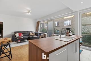 In the triangle formed by Fernand Cocq Square – Flagey – Avenue Louise, you’ll find this beautiful two-bedroom apartment on the third floor...