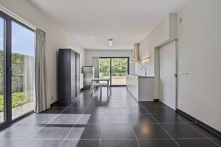 Ontdek deze alleenstaande moderne woning gelegen in Veldegem, op een gunstige en vlot bereikbare locatie. Deze vrijstaande woning, momenteel...