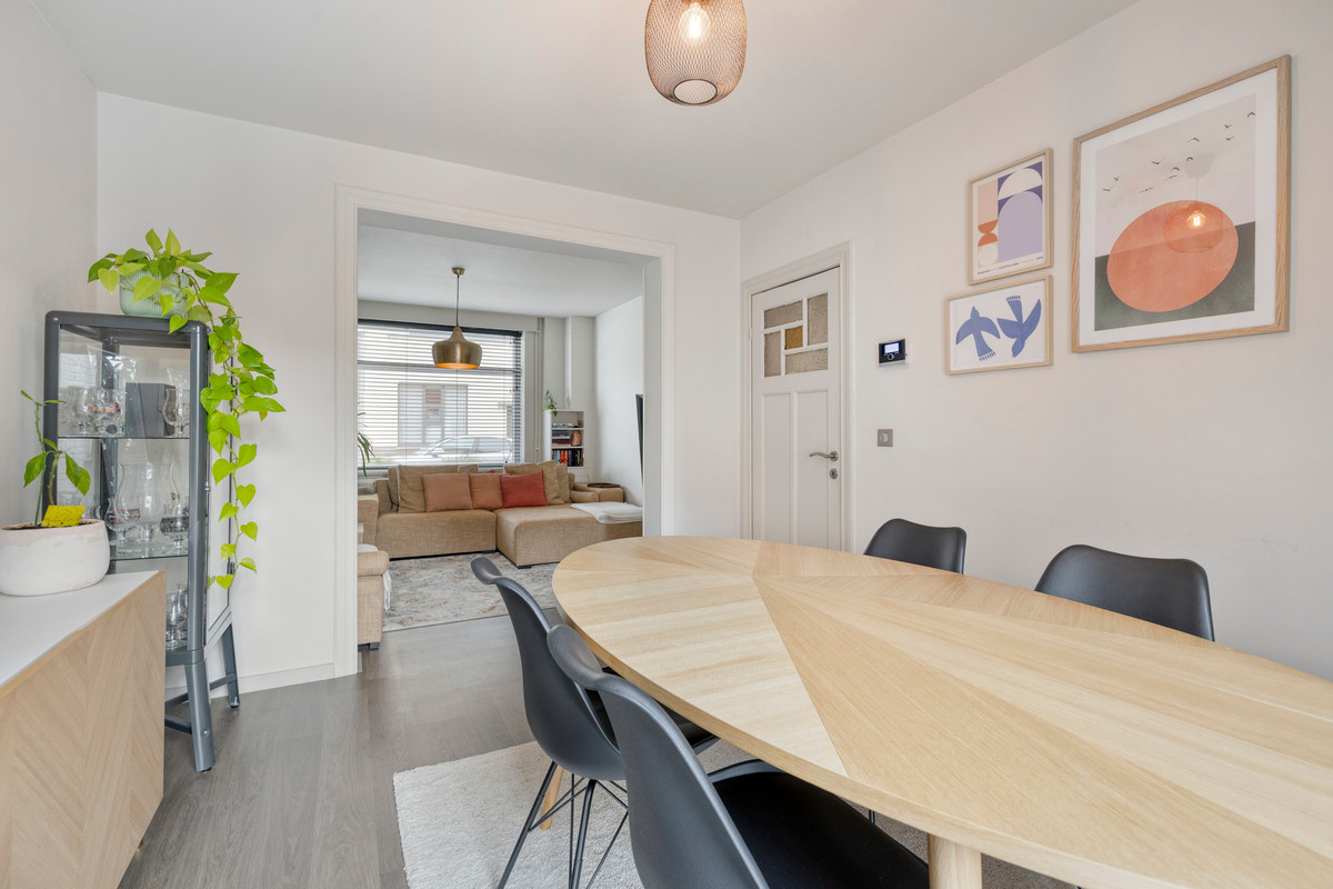 ST-ANDRIES: INSTAPKLARE WONING MET 4 SLPKS EN ZONNIGE TUIN! - foto 4