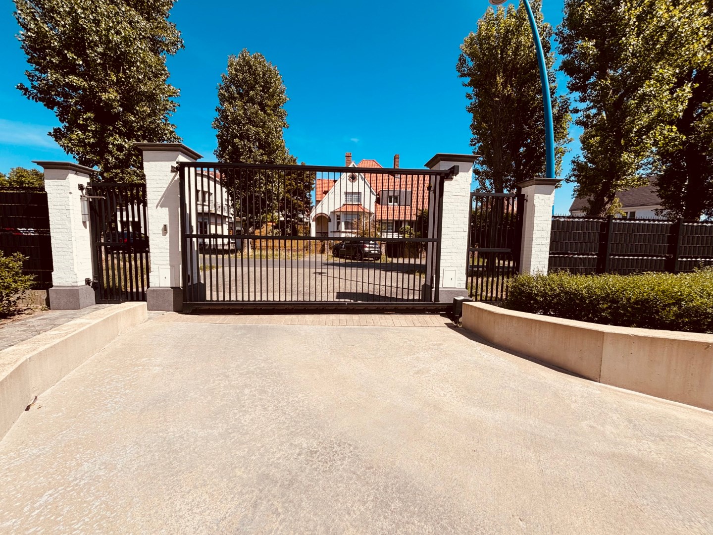 GARAGEBOX met sectionale poort in domein 'Koningshof' - foto 1