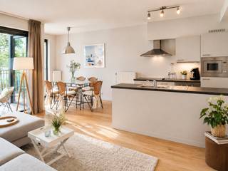 This charming flat is situated on the third floor of a new residential building on Mutsaardstraat, close to the bustling city centre. Furthermore, the Stadswaag, the University of Antwerp and the Royal Academy of Fine Arts are all within walking distance.

The flat offers every comfort and is beautifully finished. The use of warm materials, such as a lovely parquet floor, creates a cosy atmosphere.

The spacious living area opens onto the terrace. The open-plan kitchen is equipped with an electric hob, oven, microwave, dishwasher and fridge-freezer. Adjacent to this is a practical utility room with a washing machine connection.

The flat has two spacious bedrooms. The bathroom features a bath/shower and double washbasin unit.
Separate guest toilet.

Communal bicycle storage.

Service charges: 100 euros per month.
All utilities (gas, water and electricity) are to be met privately by the tenant.

Available from 1 August 2026.
