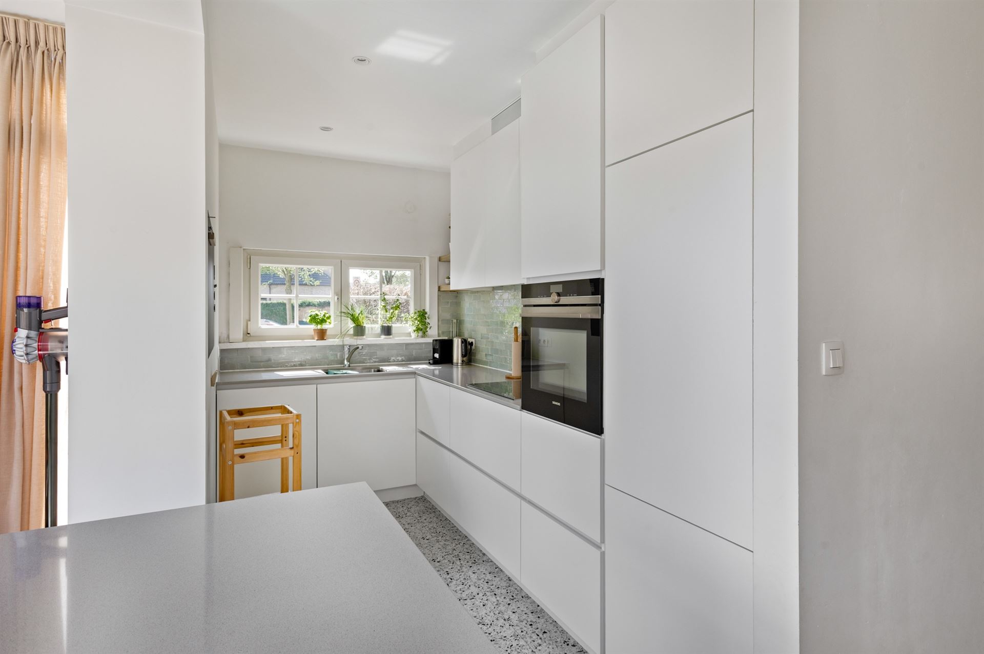 Charmante gemeubelde woning met garage en tuin - foto 4