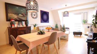 Wonen in een assistentiewoning betekent op een verantwoorde manier zelfstandig blijven wonen met een ondersteuning op maat. Elke dag opnieuw...