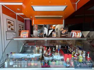 Nous vous présentons une propriété unique, une maison de commerce, actuellement utilisée comme friterie "FitFrit", située à Denderleeuw et proposée...