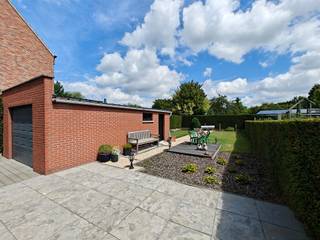 Charmante halfopen woning in het landelijke Leut tegenover de school en op wandelafstand van de MaasIn het rustige en groene Leut vindt u deze zeer...