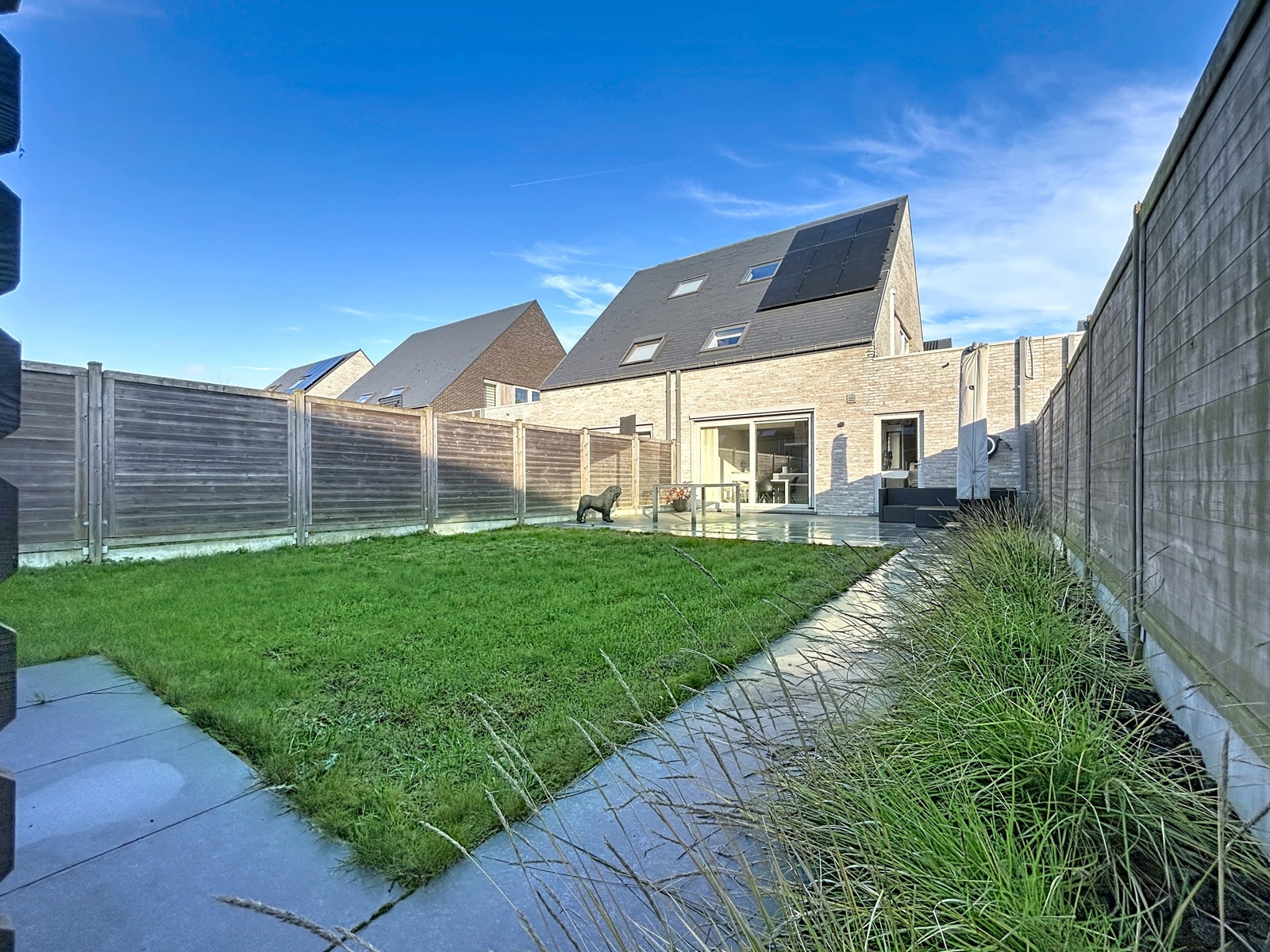 Afgewerkte woning met 4 slpks, dressing en zuidgerichte tuin - foto 2