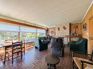 Volg hier de rondleiding: https://vm.tiktok.com/ZGd5TTJPE/Imposante 4-gevelwoning met een bruikbaar oppervlak van 290 m² in Ronse vormt een...