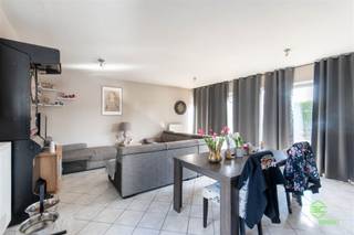 Op een rustige woonwijk in Donk vinden we deze halfopen bebouwing uit 2001 terug.Via de nabijgelegen Steenweg is er een vlotte verbinding naar zowel...