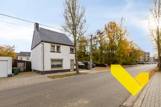 Deze woning is gelegen nabij het centrum van Mol en omvat een inkomhal, woonkamer, badkamer, toilet en berging op het gelijkvloers.Op het eerste...