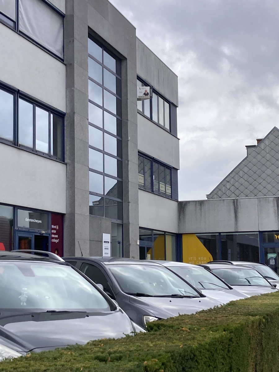 Ruime kantoorruimte te huur op toplocatie tussen Kortrijk centrum en ’t Hoge - foto 1