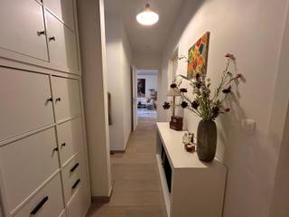 INDIEN U EEN BEZOEK WENST IN TE PLANNEN GELIEVE EEN BEZOEK AAN TE VRAGEN VIA WWW.HILLEWAERE.BE VIA DE RODE KNOP<br /><br />Twee slaapkamer appartement op het 2de verdiep op een TOP-locatie in hartje Mol. Via de inkomhal met gastentoilet is er toegang naar het appartement. Het beschikt over een ruime, woonkamer met open moderne keuken (ingericht met werk-eiland, combi-oven, spoelbak, vaatwasser, dampkap, koelkast en inductiekookplaat).<br />Verder zijn er twee slaapkamers en een moderne badkamer met inloopdouche en dubbele wastafel. Het appartement biedt een aparte berging met voldoende opbergruimte en aansluitingen voor wasmachine en droogkast. <br /><br />Via de grote raampartij in de woonkamer is er toegang naar het ruime, overdekte terras van 11m².<br />Verder biedt het appartement een garage en extra bergruimte gelijkvloers.<br /><br />Bijzonderheden:<br />* Garage gelijkvloers<br />* Energiezuinig BEN appartement<br />* Gemeenschappelijke kosten 75 euro per maand