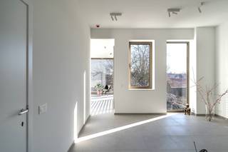 Op zoek naar een uitermate kwalitatief afgewerkt volledig gerenoveerd 1-slaapkamerappartement op de ring rond Leuven? Dan is dit een must-see...