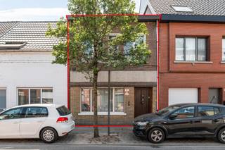 Ligging: Rustig doch centraal gelegen in een charmante straat met veel parkeermogelijkheden in het centrum van Turnhout.Omschrijving:Deze stadswoning...