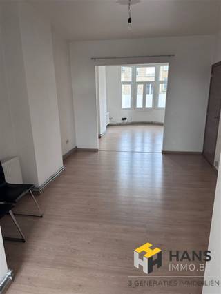 Prachtig art-deco appartement met 2 slaapkamers op de Muggenberglei 166 in Deurne. Dit charmante 2 slaapkamer appartement op de 1st...