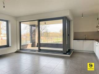 Modern 1 slaapkamer appartement met ruim terras!Zit u graag dicht bij de stad en het openbaar vervoer?  Neemt u vaak de fiets?  Dit appartement is...