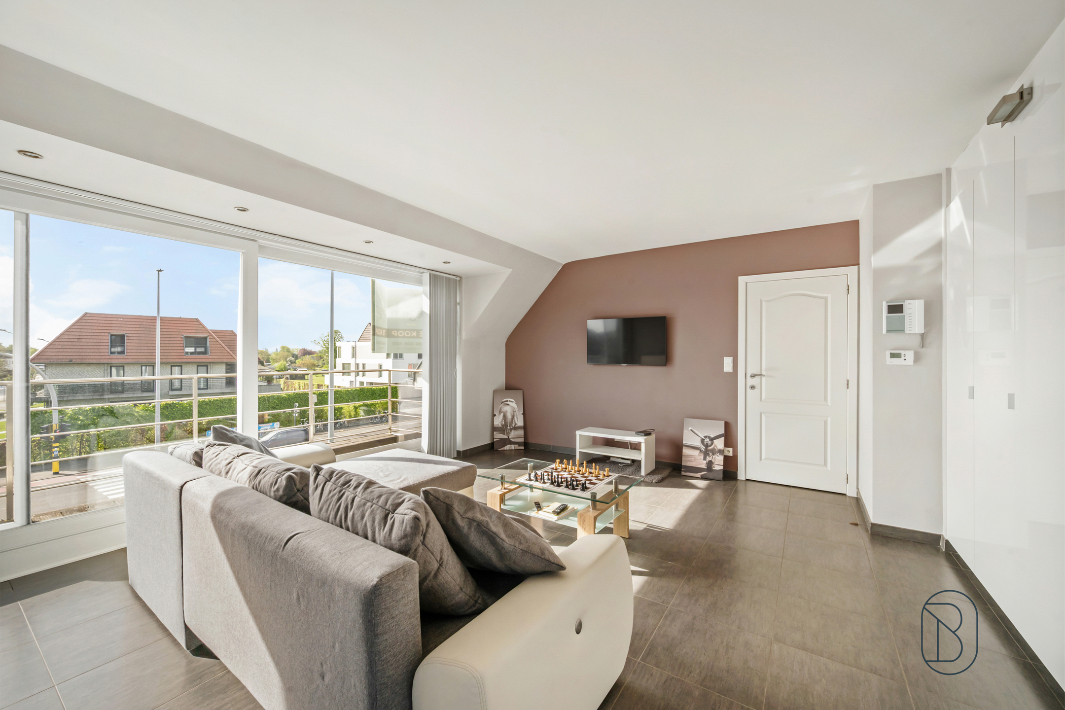 Lichtrijk appartement met garage en balkon - foto 2