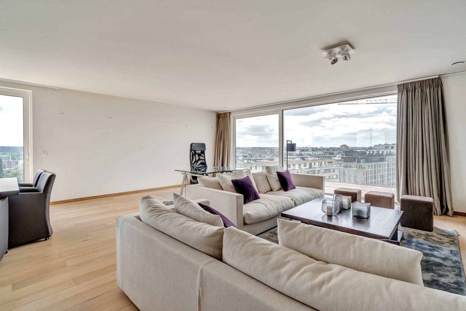 Apartment for rent in Woluwe-Saint-Lambert with 4 bedrooms - photo 2