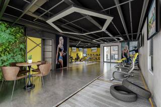 Ligging<br /><br />Residentie 'De Bomentuin' is een kleinschalig en exclusief nieuwbouwproject dat bestaat uit 7 ruime appartementen en een handelsruimte. Dit unieke woonproject bevindt zich op een toplocatie langs de Leuvensesteenweg in Tielt-Winge, op wandelafstand van diverse faciliteiten zoals winkels, scholen en openbaar vervoer. Bovendien geniet het van een uitstekende verbinding met belangrijke invalswegen naar steden zoals Leuven.<br /><br />Commerciële troeven<br /><br />Dit handelspand van 106,8m² wordt afgeleverd in casco staat bestaande uit 1 ruime handelsruimte, apart toilet en ruimte voor kitchenette.<br /><br />De hoofdingang bevindt zich langs de voorzijde maar er is eveneens nog een rechtstreekse doorgang voorzien naar de garage met staanplaatsen.<br />Aan de voorzijde van het gebouw zijn parkeerplaatsen voor bezoekers voorzien.<br /><br />Dit handelspand is uitermate geschikt voor een vrij beroep gezien de toplocatie! <br /><br />Pluspunten op een rijtje<br /><br /> - Toplocatie met uitstekende bereikbaarheid<br /> - Eigentijdse architectuur en kwalitatieve afwerking<br /> - Zonnepanelen voor extra energiezuinigheid (E-peil < 30)<br /> - Vloerverwarming voor extra comfort<br /> - Ventilatiesysteem type D voor een gezond binnenklimaat<br /> <br />Interesse?<br /><br />Ontdek nu Residentie ‘De Bomentuin’ en maak van deze unieke kans jouw nieuwe thuis. Neem vandaag nog contact op voor meer informatie of een bezoek op kantoor.<br />