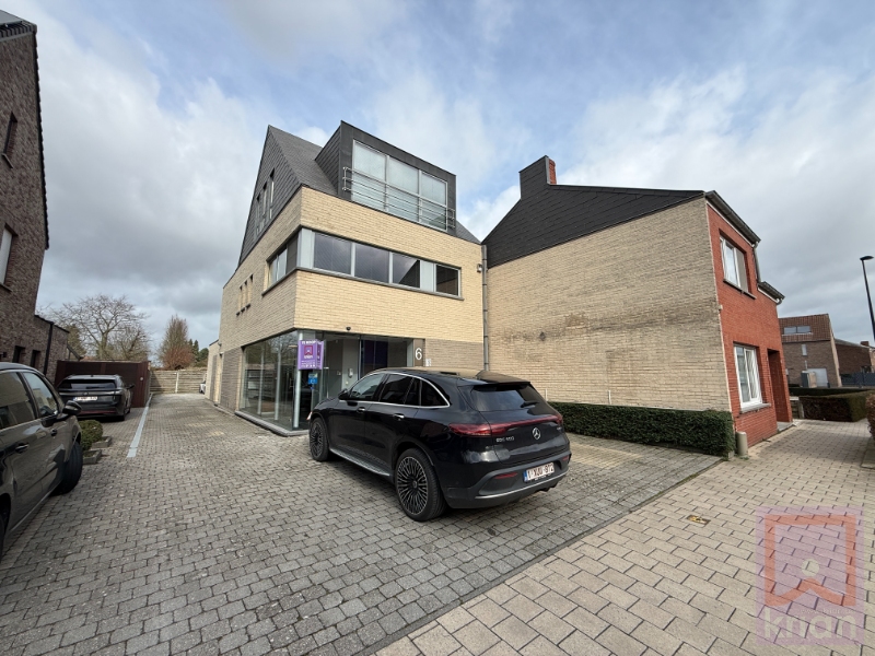 Stijlvol kantoor/handelspand op TOPLOCATIE, centrum Geel met parking! - foto 1