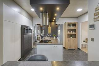 Deze alleenstaande woning is gelegen in Huise (Kruisem) en geniet van een rustig, doch commerciële ligging. De instapklare woning met...