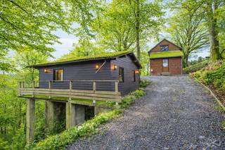 We Invest Ciney Haute-Meuse offers you a rare opportunity: a high-yield tourist investment with immediate returns! In a sought-after natural...