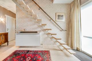 Deze vrijstaande woning gebouwd in een mooie tijdloze stijl werd opgetrokken in 1973 en werd altijd perfect onderhouden. De indeling is als...