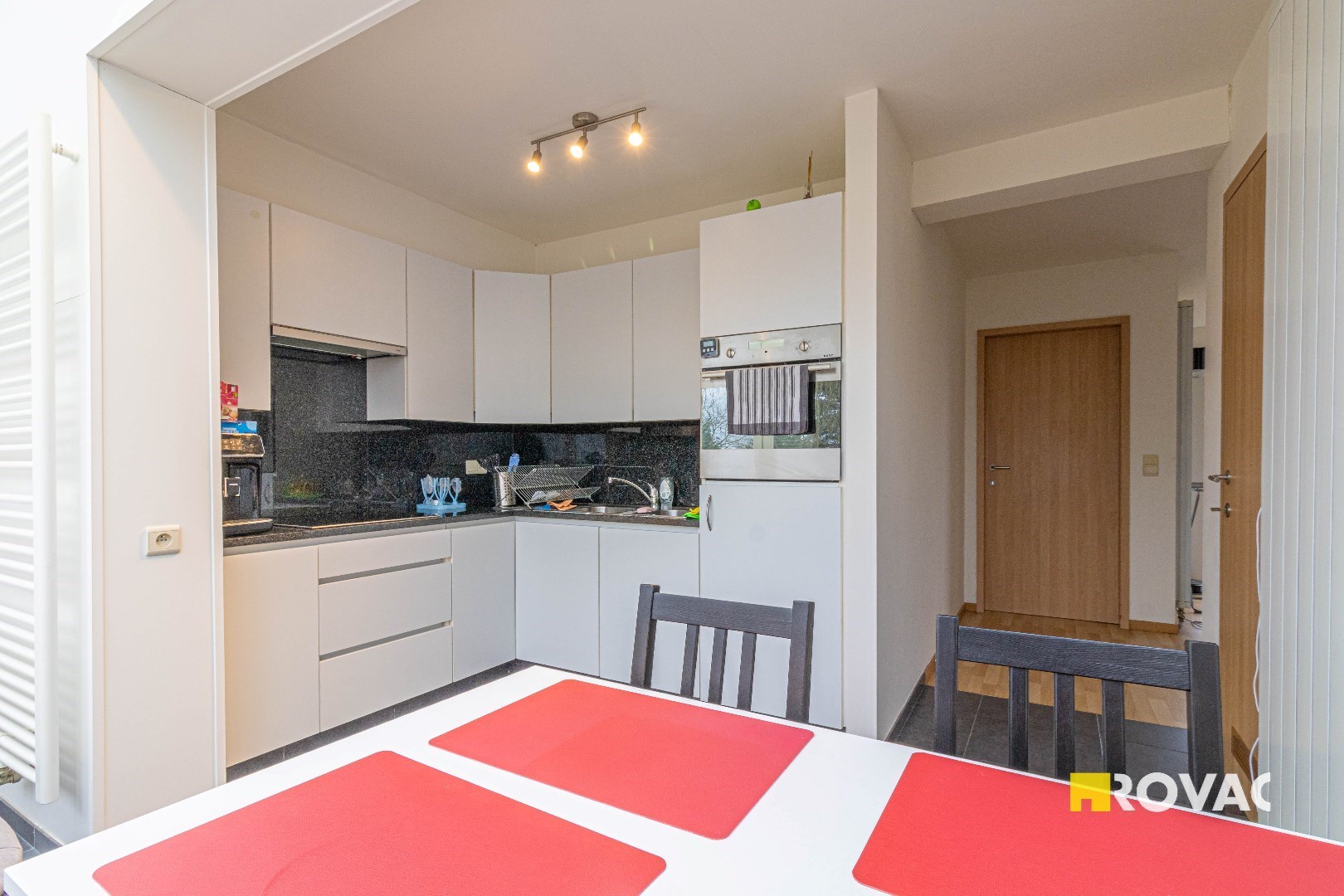 Zeer verzorgd éénslaapkamer appartement met zeer ruim terras nabij het centrum van Roeselare - foto 5