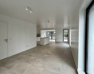 Deze volledig professioneel gerenoveerde woning in de Overstraat in Veltem-Beisem combineert een kwalitatieve afwerking met een uitzonderlijke...