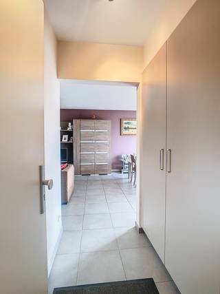 Dit gezellig en instapklaar appartement is gelegen in Welle, een deelgemeente van Denderleeuw, en bevindt zich op de eerste verdieping van...