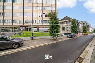 Bureau avec garages très bien situé au centre d'Alost   Ce bureau moderne et économe en énergie est situé dans un endroit privilégié au cur d'Alost !...