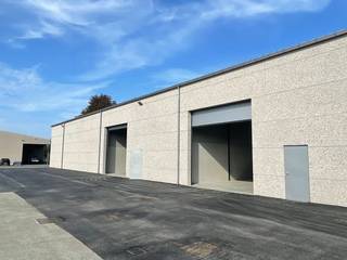 Uitstekend gelegen nieuwbouw opslagruimte van 360 m² te huur op slechts 450 m van de op- en afrit 10 Beernem van de E40.De opslagruimte met een vrije...