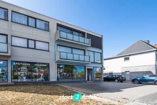 Op een centrale ligging te Sint-Michiels bevindt zich dit ruim 2 slaapkamer appartement nabij invalswegen, scholen en warenhuizen. Indeling is...