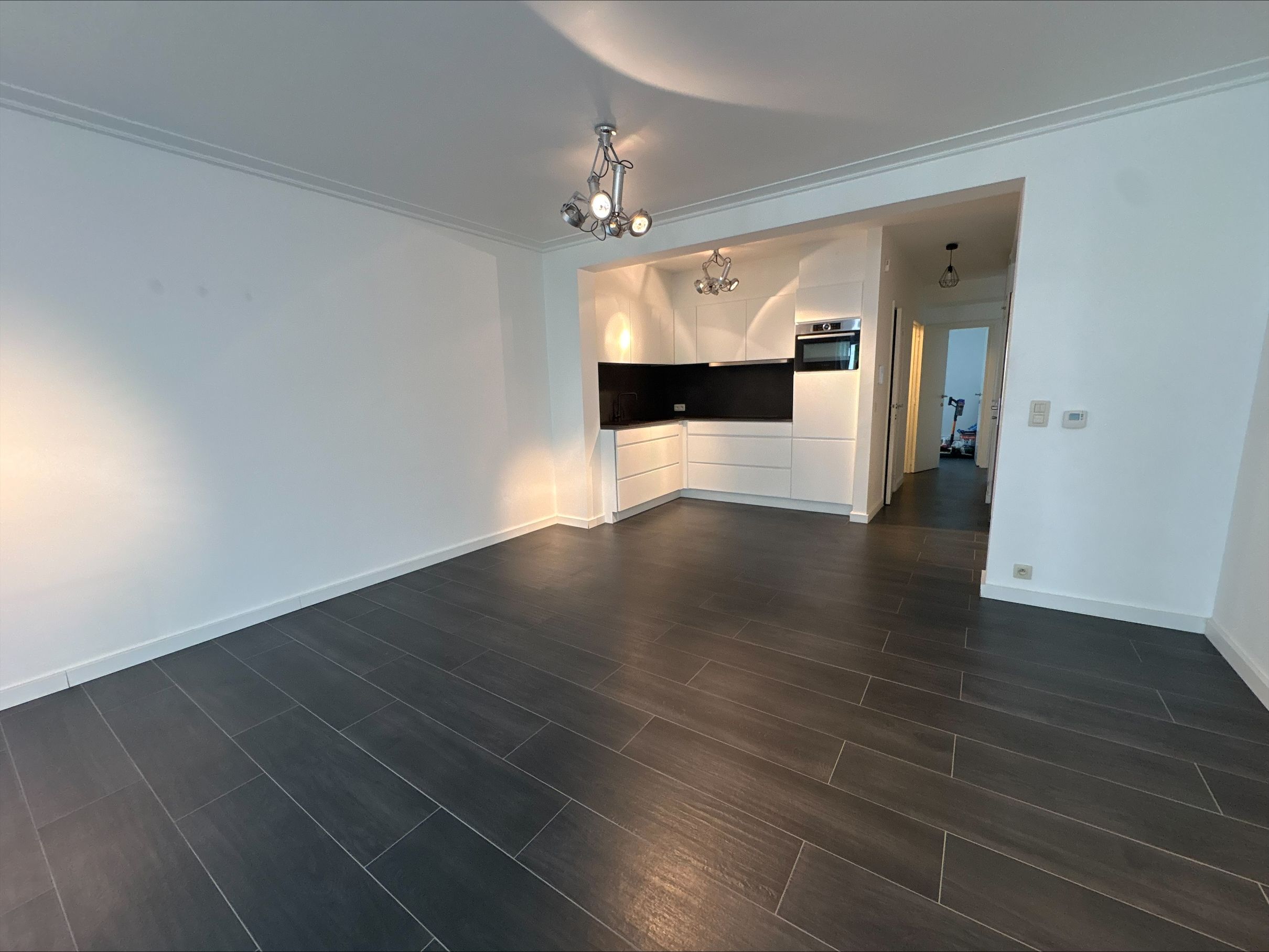 Te huur, mooi gerenoveerd 2-slaapkamerappartement in de Rogierlaan, Oostende. - foto 5