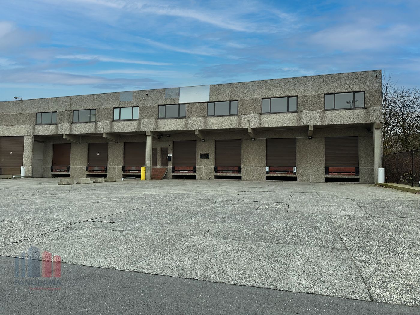 Logistiek magazijn van 1.400 m² met 120 m² kantoor te huur - foto 2