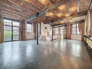 For rent: Spacious duplex apartment (250m²) - De Neckstraat 22, 1081 Koekelberg.This apartment is located on the site of the former "Victoria"...