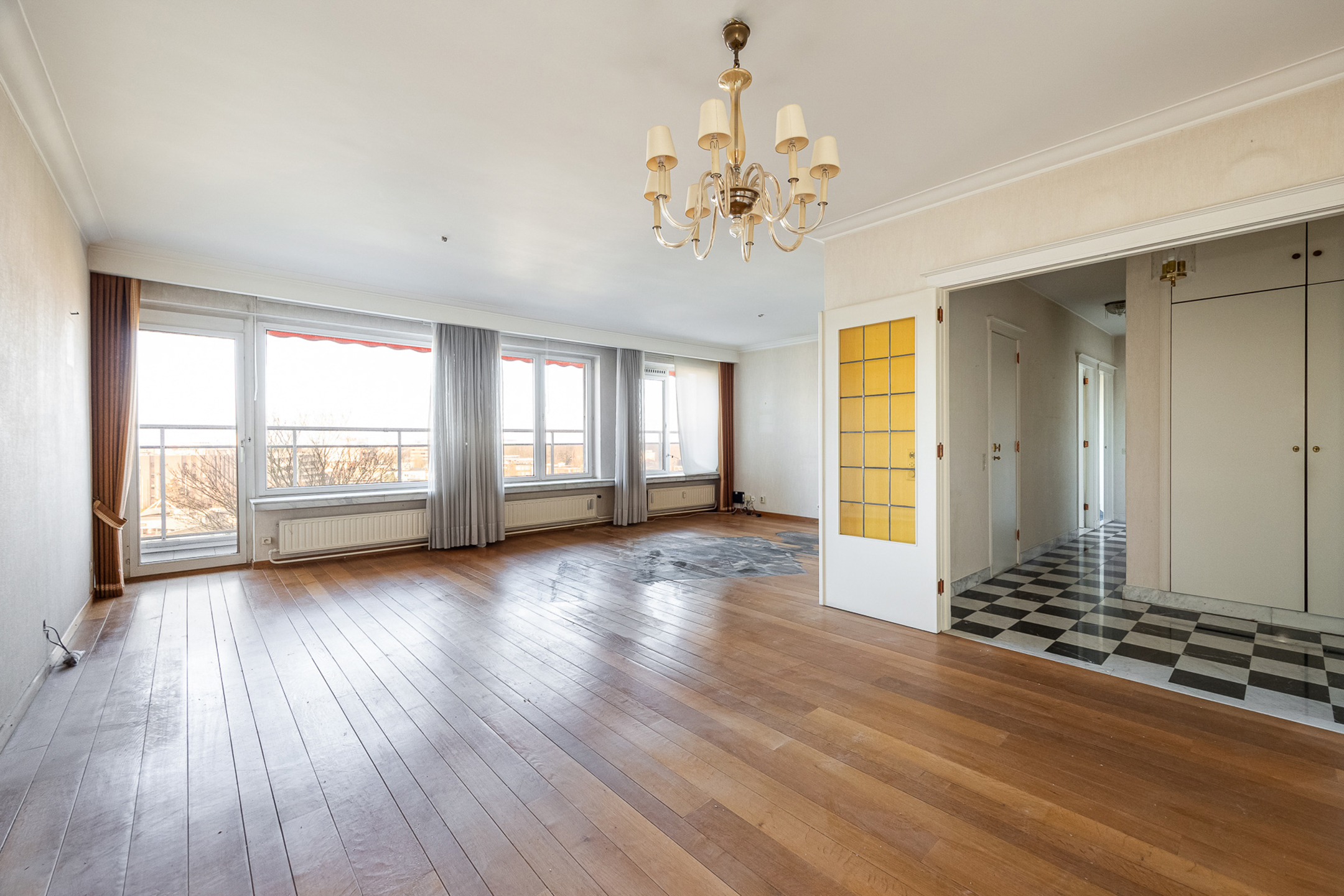 Te renoveren appartement met terras en uniek uitzicht - foto 1