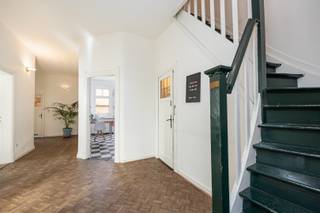 WILRIJK - Park Den Brandt: Authentieke, unieke tweewoonst in cottagestijl. Mogelijkheid tot woon-werkcombinatie op toplocatie. BESCHRIJVING: Unieke...