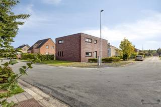 Nieuwbouw woning met in Opoeteren (Maaseik) onder registratie!!Zeer ruime, comfortabele woning te koop met 4 tot 5 ruime slaapkamers. Rustige...