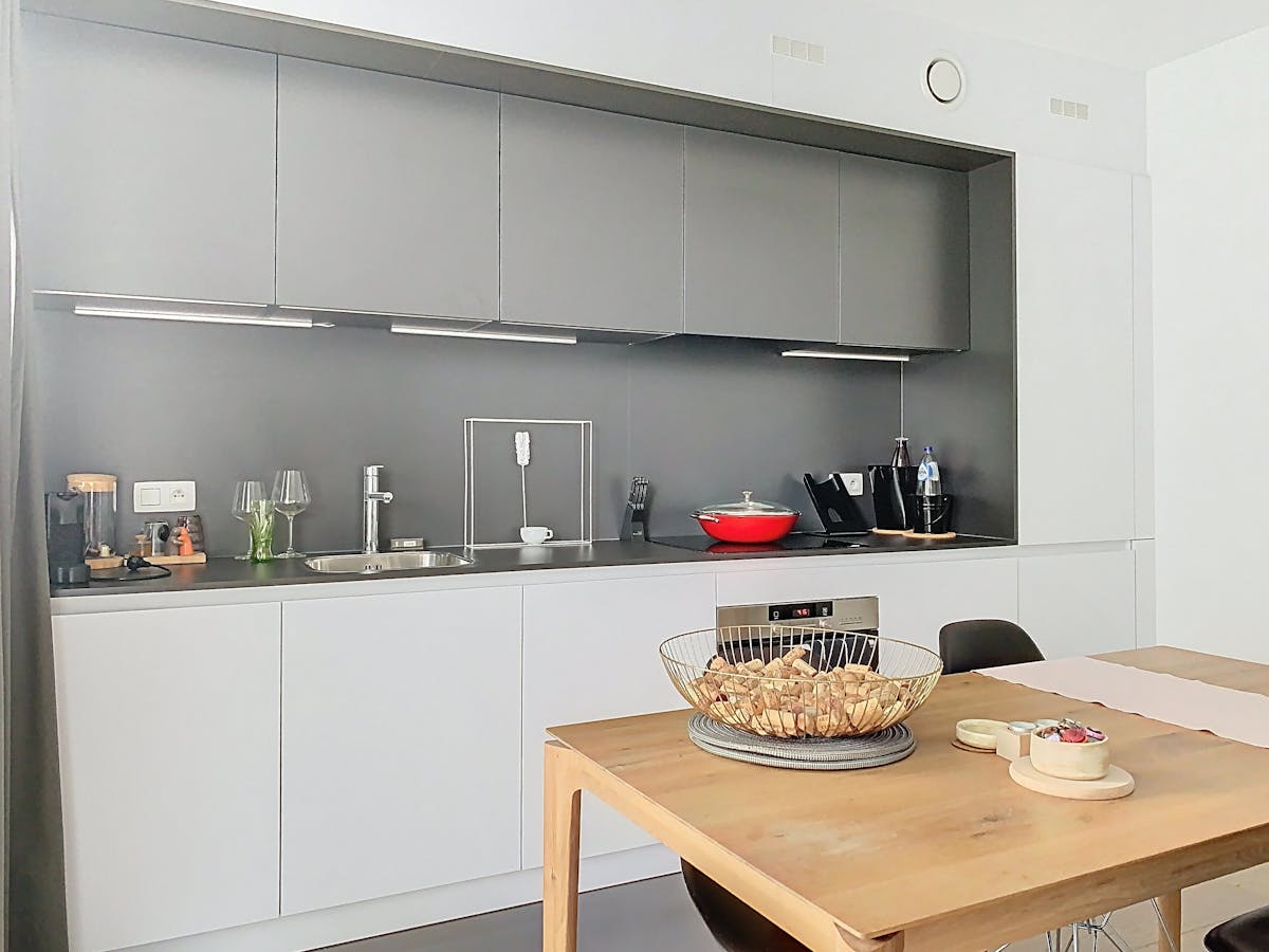 Dansaert - Spacieux studio meublé avec parking à louer - photo 5